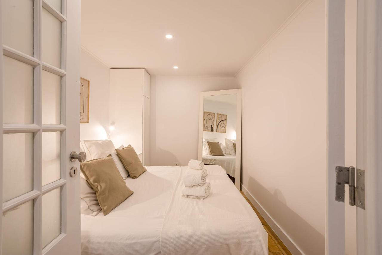 Alfama Chic Penabuquel Apartment ลิสบอน ภายนอก รูปภาพ